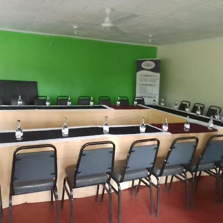 Sparkles Resort Meru Экстерьер фото
